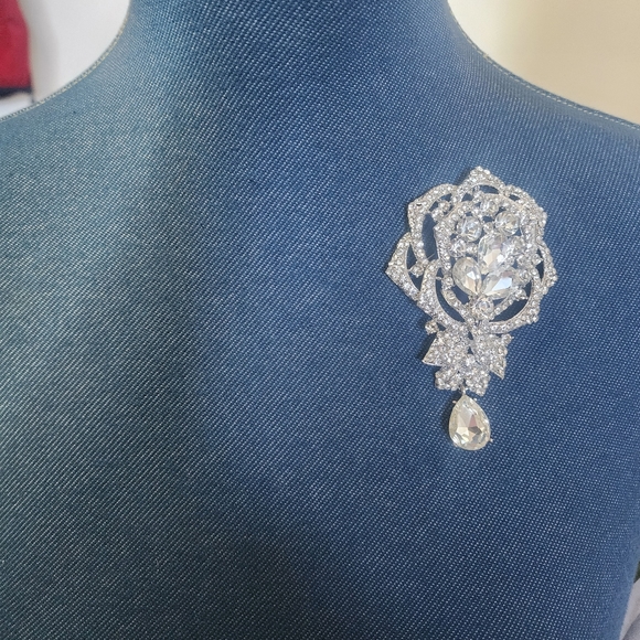 Large Statement Silver with Clear Crystal Rose Pin Brooch / Pendant - Picture 6 of 7